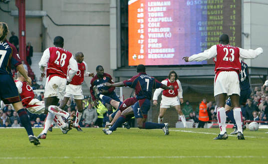 Fredrik  Ljungberg, Arsenal, gör sitt andra mål
