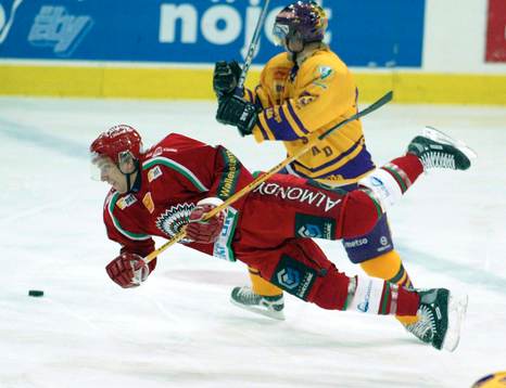 Joel Lundqvist, Frölunda flyger förbi