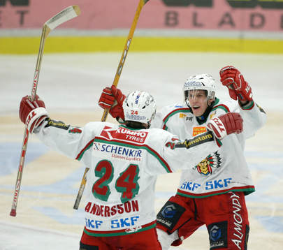 Magnus Kahnberg, Frölunda och Niklas Andersson. Jubel