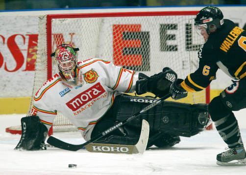 Patrik Wallenberg, AIK och Bengt Höglund, målvakt, Mora