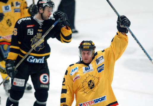Tomi Hirvonen, Skellefteå gjorde 2-4 målet. Mattias