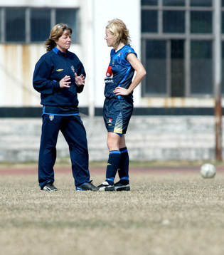 Anna Sjöström och Marika Domanski Lyfors, tränare