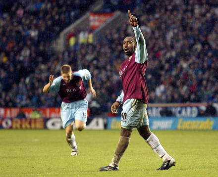 Darius Vassell, Aston Villa,  jubel