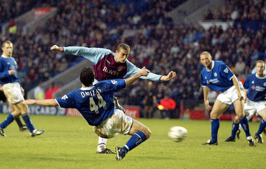 Peter Crouch, Aston Villa,  gör mål