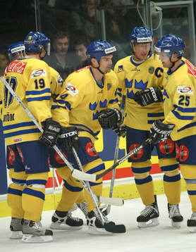 Jubel i Sverige. Per Hållberg, Jörgen Jönsson och Thomas