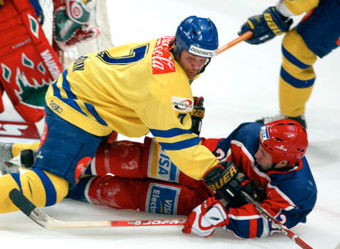 Tommy Sjödin, Sverige och Dmitri Yushkevich, Ryssland