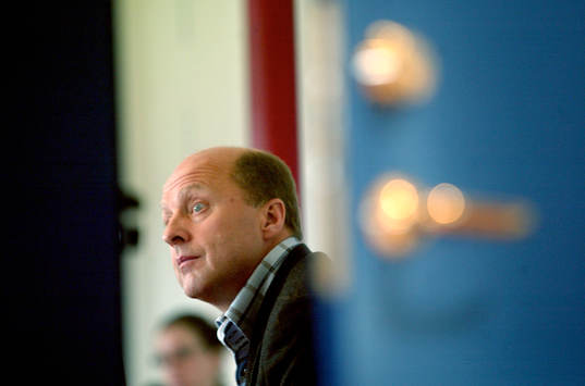 Kjell Jakobsson, operativ chef, gläntar på dörren mot