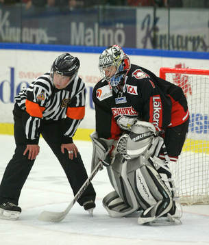 Patrik Sjöberg, domare. Andreas Hadelöv, målvakt, Malmö