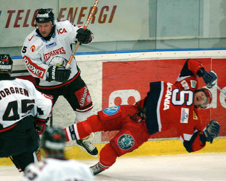 Peter Andersson, Malmö sänker en Södertälje spelare men