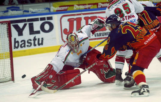 Mikael Johansson nära överlista Henrik Lundqvist