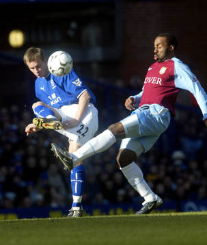 Tobias Linderoth, Everton och Darius Vassell, Aston Villa