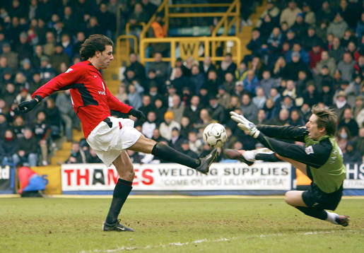 Ruud Van Nistelrooy, Man U försöker på Fulhams målvakt