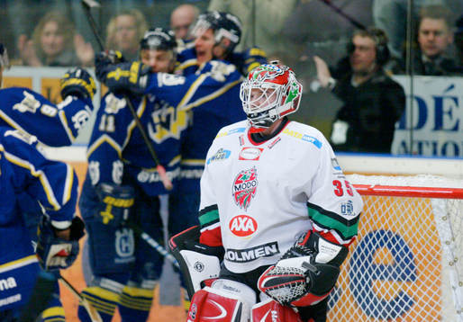 7-0 efter första perioden. Kimmo Vesa, målvakt Modo, depp