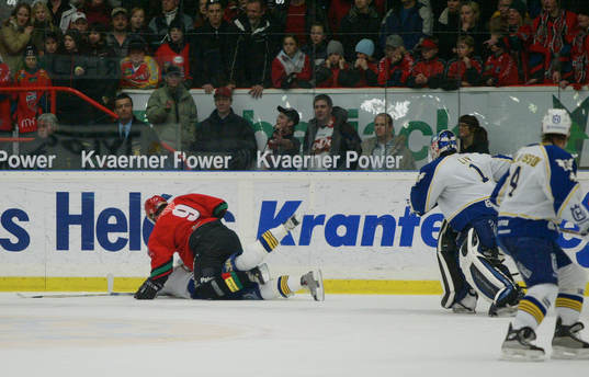 Magnus Wernblom, Modo crosscheckar Andreas Jemtin, HV71