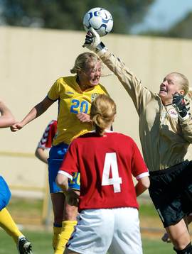 Josefine Öqvist, Sverige och Tine Cederkvist, målvakt,