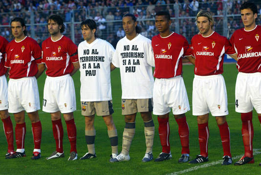 Ronaldinho, Barcelona mfl. i en manifestation mot