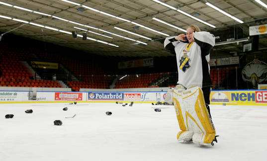 (AIK Svenska Mästare, SM-Guld) Kim Martin ringer för att