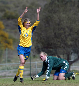 Sofie Andersson har gjort 1-0, hon gjorde även 2-0