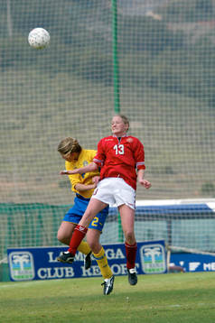 Sine Hovesen och Emma Herbring. Nickduell