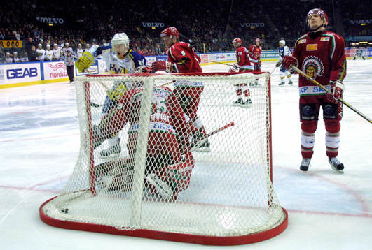 Johan Davidsson, HV 71 gör 0-1 bakom Henrik Lundqvist,