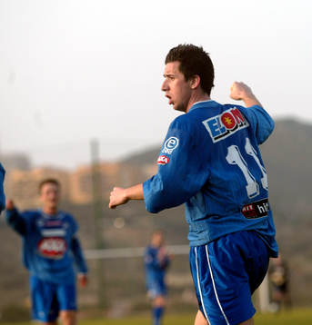 Denis Velic dansar och ler