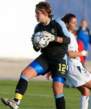 Sofia Lundgren, målvakt, Sverige och Mia Hamm, USA