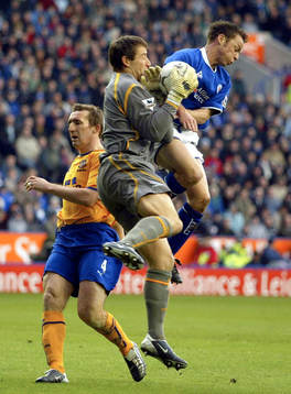 Paul Dickov, Leicester attackerar Nigel Martyn, målvakt,