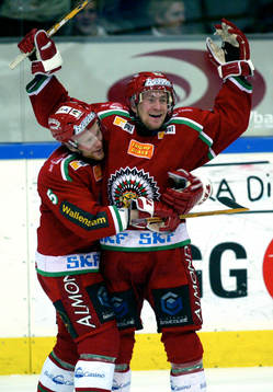 Antti-Jussi Niemi och Jan-Axel Alavaara, Frölunda. Jubel
