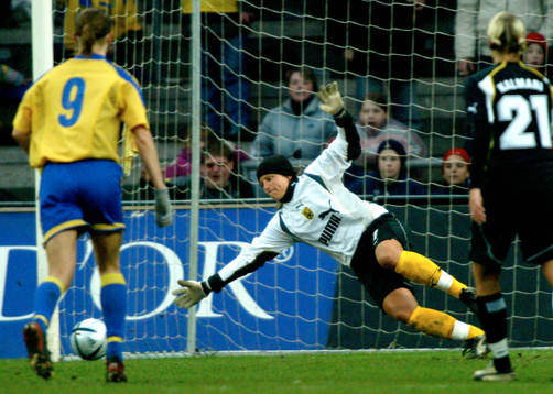 Fotboll, dam, UEFA Women´s Cup, Semifinal, Bröndby -