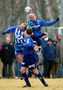Håkan Mild, Göteborg i en luftduell med en stabaekspelare
