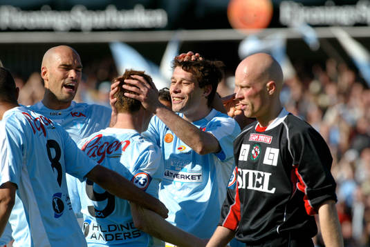 Daniel Majstorovic och Igor Sypniewski grattar Niklas