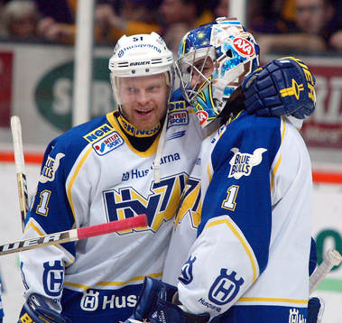 Pasi Määttänen och Stefan Liv, målvakt, HV71