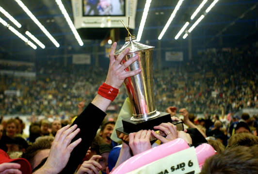 SM-guld till HV71 (Guld); Bucklan vandrade runt bland fansen