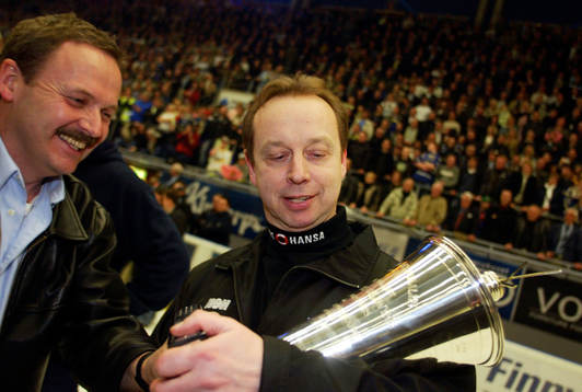 SM-guld till HV71 (Guld); Pär Mårts, tar hand om bucklan