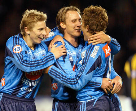 Stefan Bergtoft och Tobias Hysén gratulerar Andreas