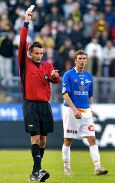 Miro Ukalovic, domare, gult kort