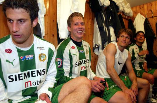 Gladast i ett glatt Bajen-omklädningsrum, Patrik