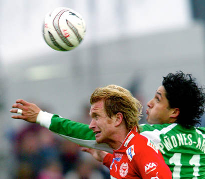 Niklas Kaldner nickduellerar med Pablo Pinones-Arce