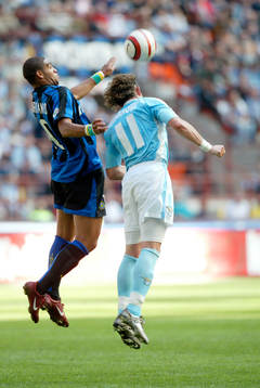 Adriano, Inter. Nickduell