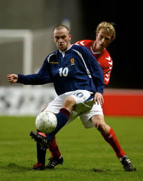 James McFadden, Skottland och Asbjörn Sennels, Danmark