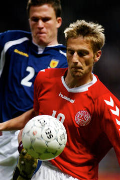 Gary Caldwell, Skottland och Martin Jörgensen, Danmark