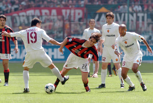 Samuel, Roma och Kaka, Milan (Tröjdragning)