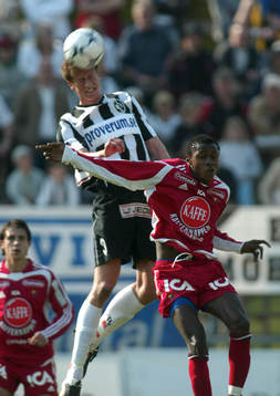 Jonas Olsson vinner nickduell mot Bapupa