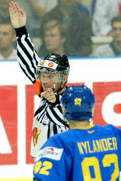 Rick Looker, domare och Michael Nylander, Sverige