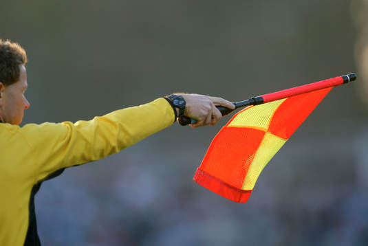 Linjeman, linjedomare, flagga