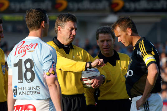 Leif Sundell, domare. Krister Nordin, Patrik Andersson