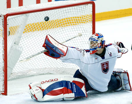 Andy Roach, USA (Straff) Jan Lasak, Slovakien (Målvakt)