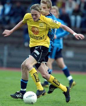 Lasse Nilsson med boll