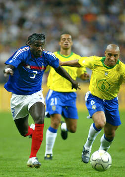 Bernard Mendy, Frankrike och Roberto Carlos, Brasilien