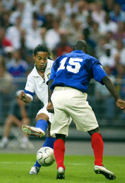 Ronaldinho, Brasilien och Lilian Thuram, Frankrike